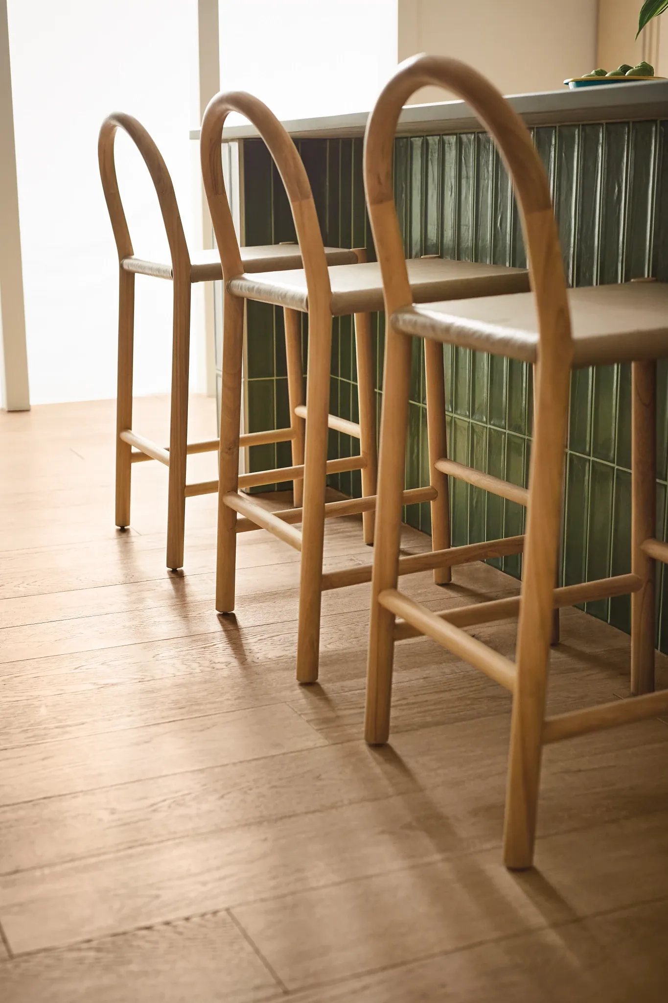 Anderson Tuftex Confection hardwood flooring, Meringue color, in a contemporary dining room
