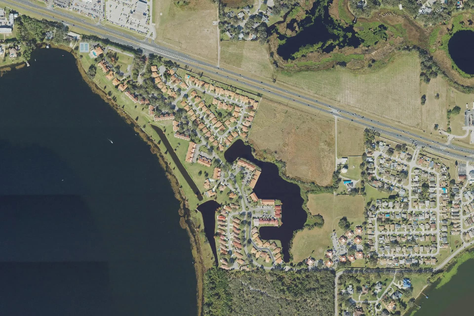 Aerial view of the Winterset gated community on Lake Winterset in Winter Haven, Florida