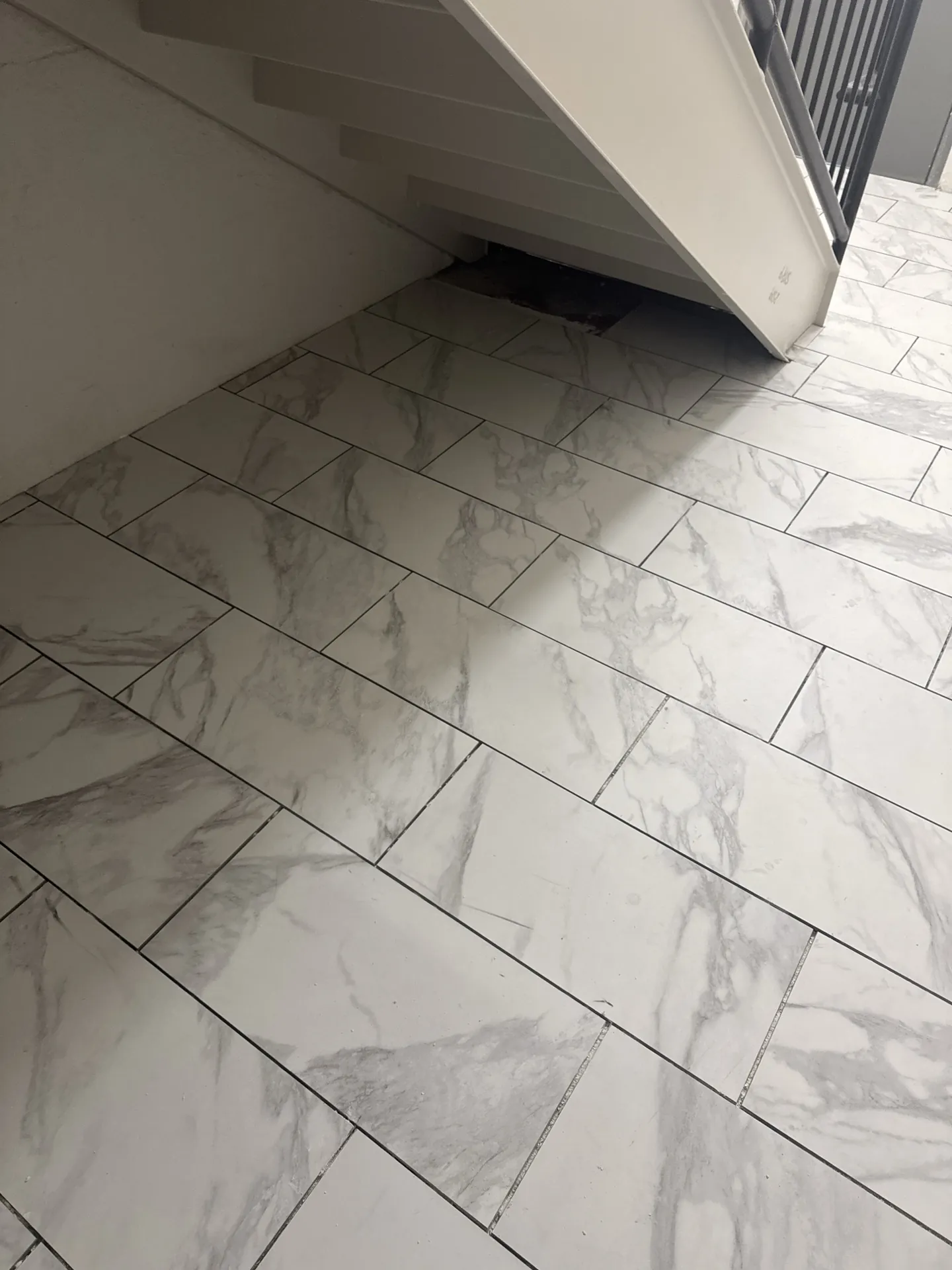 Close view of the Daltile Perpetuo Brilliant White marble-look porcelain floor tile installed in a Sand Lake Vista common area